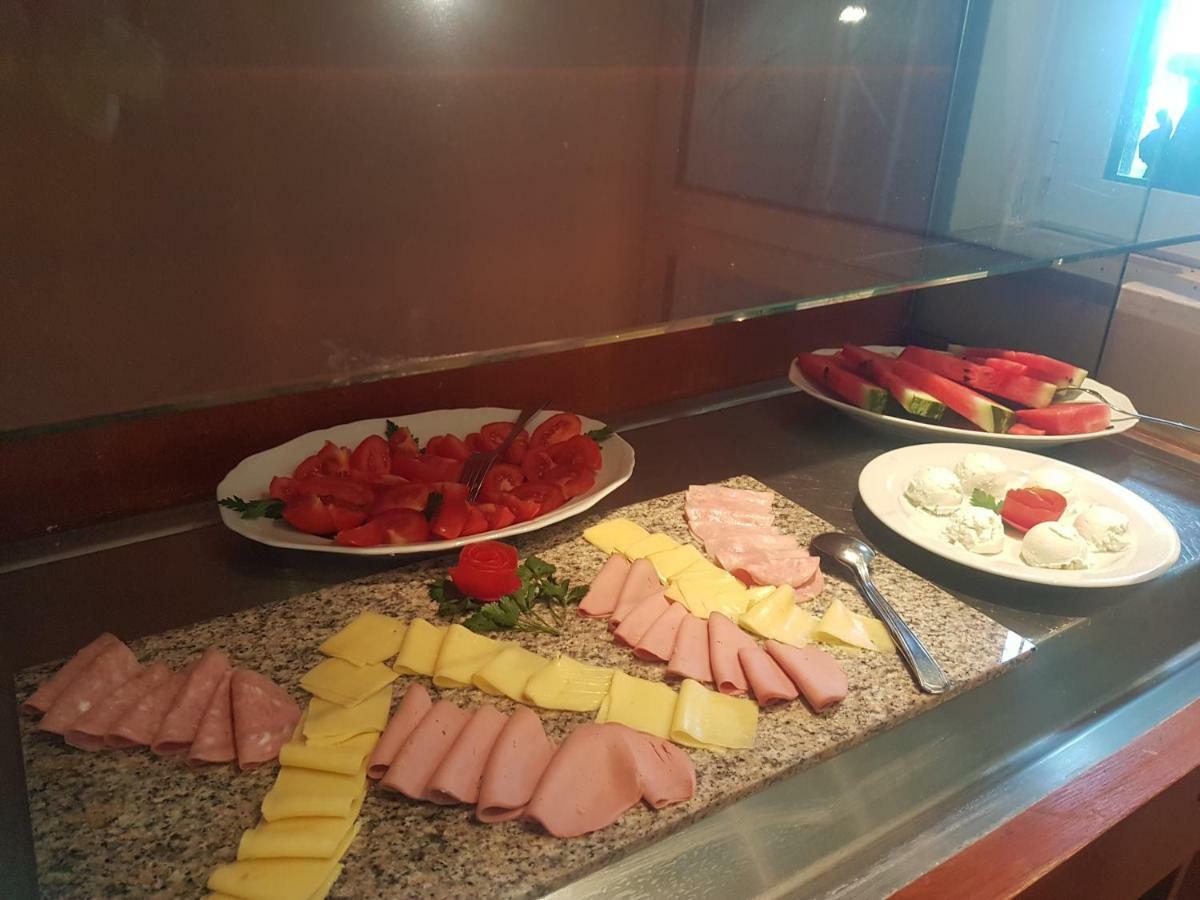 Villa Luka Brela Bagian luar foto